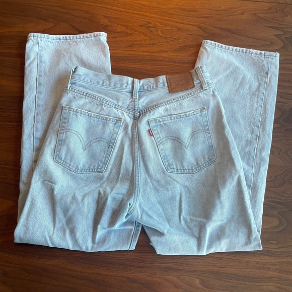 Levi’s Straight Ankle Ribcage jeans light wash in Be Frayed - Picture 3 of 7